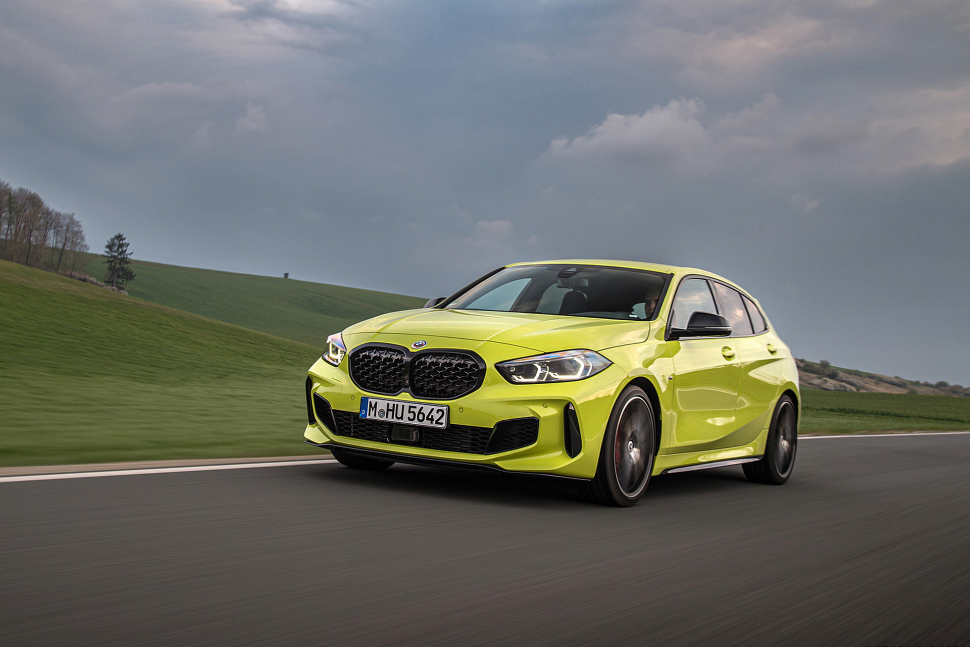 Download 2022 BMW M135i xDrive - Front Three-Quarter HD Wallpaper 1921x1281 #9