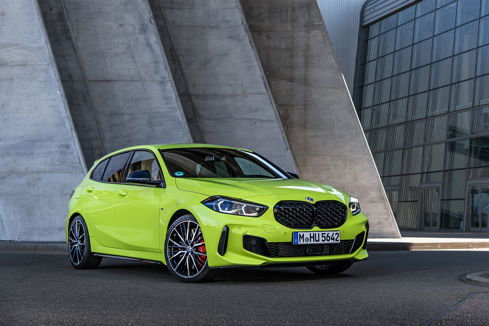 Download 2022 BMW M135i xDrive - Front Three-Quarter HD Wallpaper 1921x1281 #34