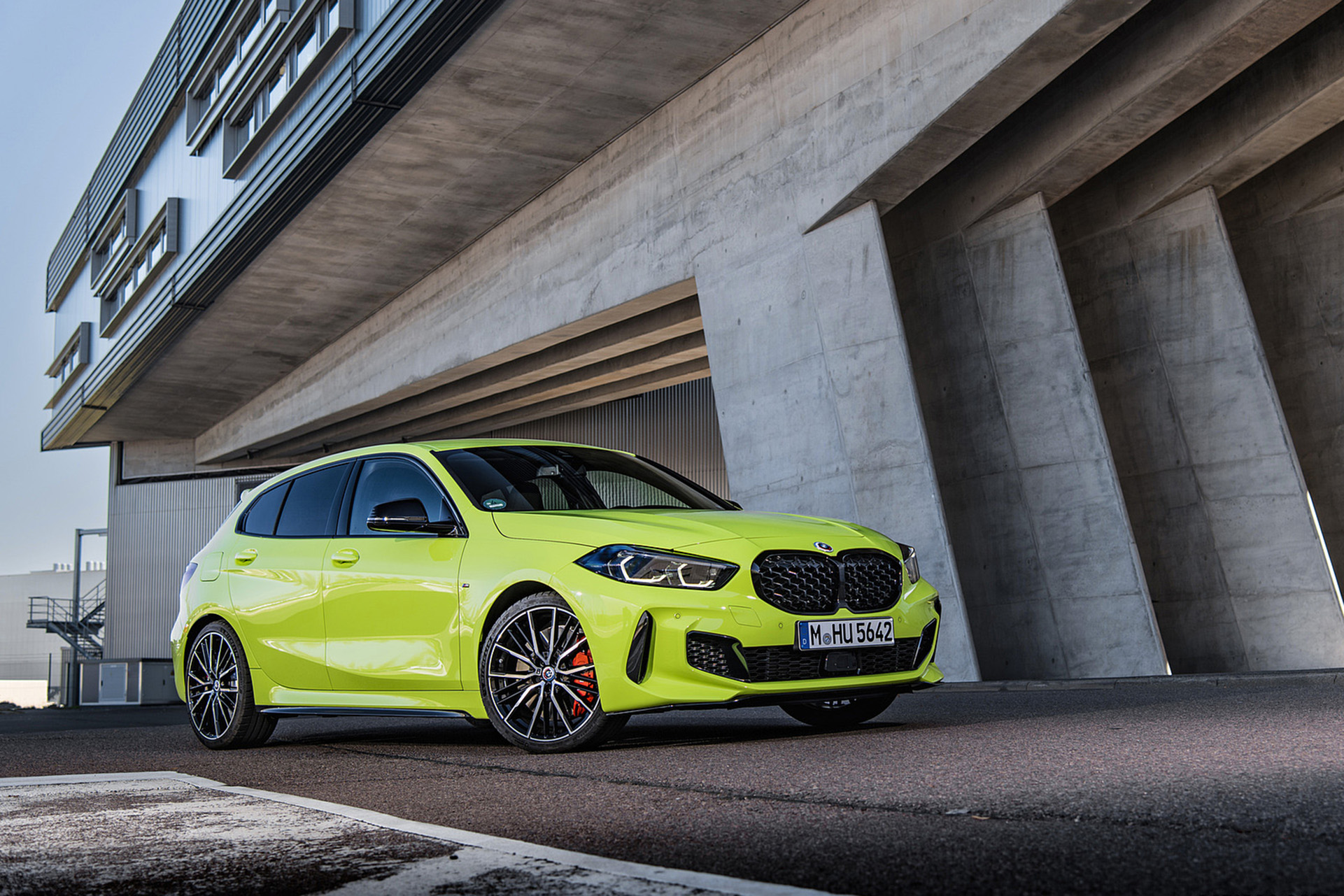 Download 2022 BMW M135i xDrive - Front Three-Quarter HD Wallpaper 1921x1281 #36