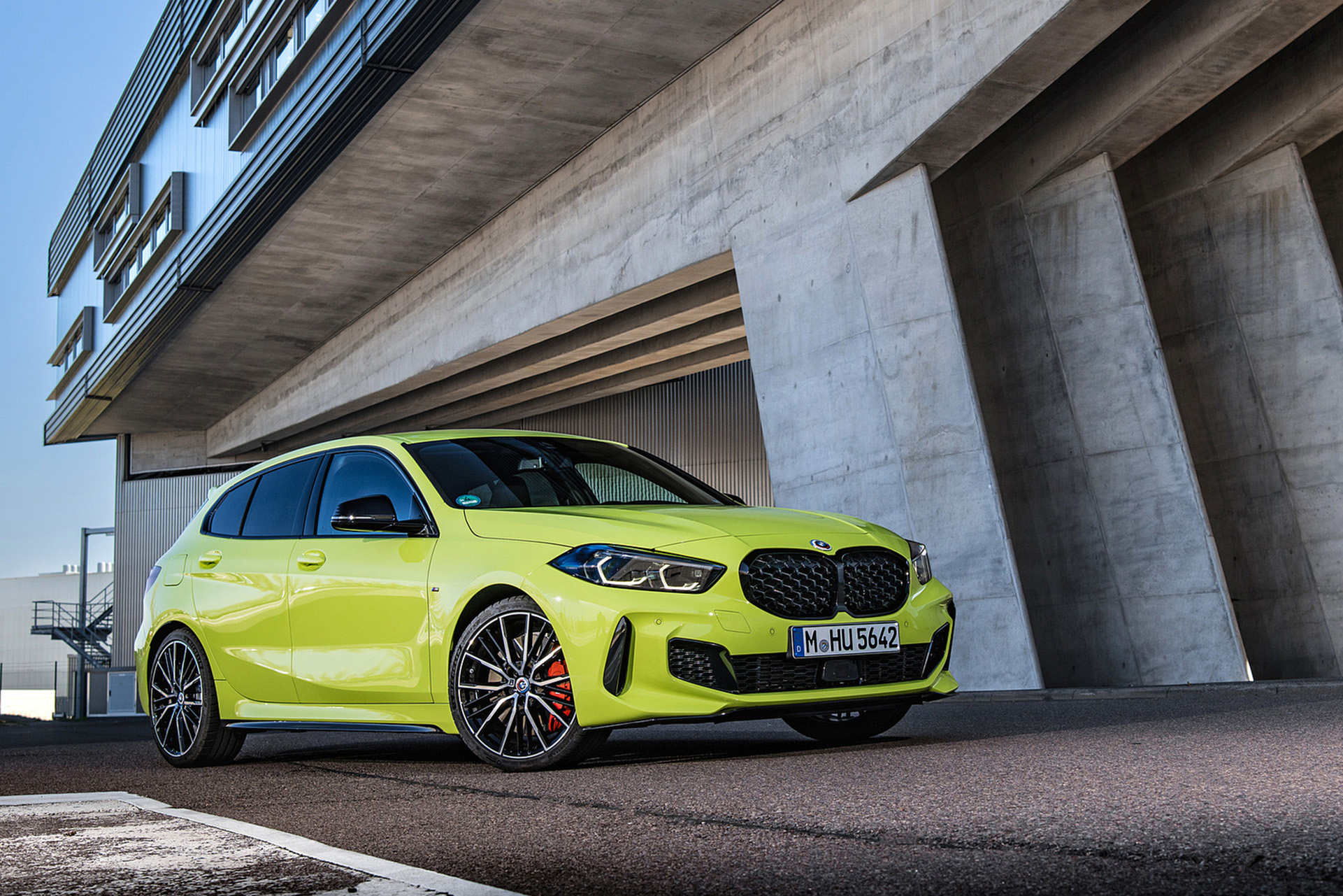 Download 2022 BMW M135i xDrive - Front Three-Quarter HD Wallpaper 1921x1281 #37