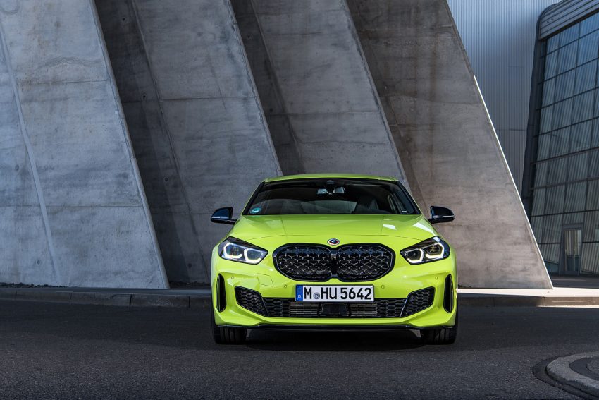 2022 BMW M135i xDrive - Front Wallpaper 850x567 #42