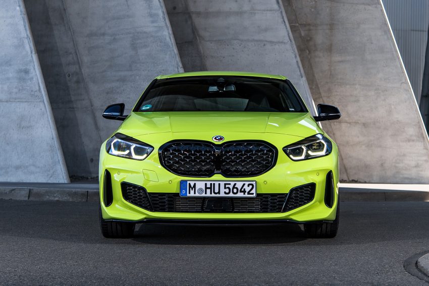 2022 BMW M135i xDrive - Front Wallpaper 850x567 #43