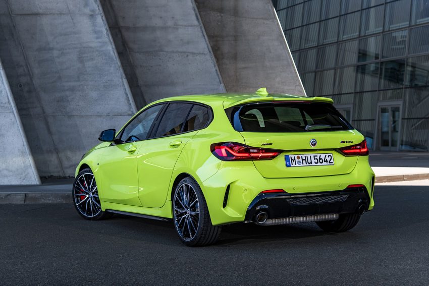 2022 BMW M135i xDrive - Rear Three-Quarter Wallpaper 850x567 #44