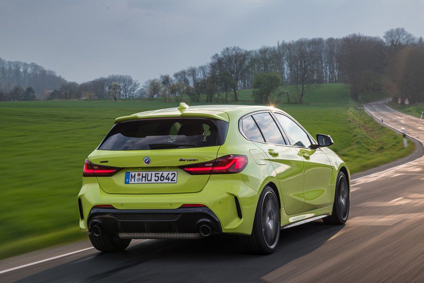 2022 BMW M135i xDrive - Rear Three-Quarter Wallpaper 850x567 #19