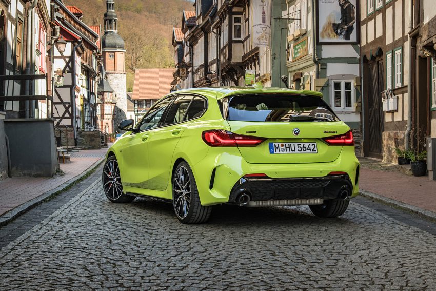 2022 BMW M135i xDrive - Rear Three-Quarter Wallpaper 850x567 #52