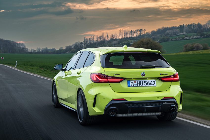 2022 BMW M135i xDrive - Rear Three-Quarter Wallpaper 850x567 #27