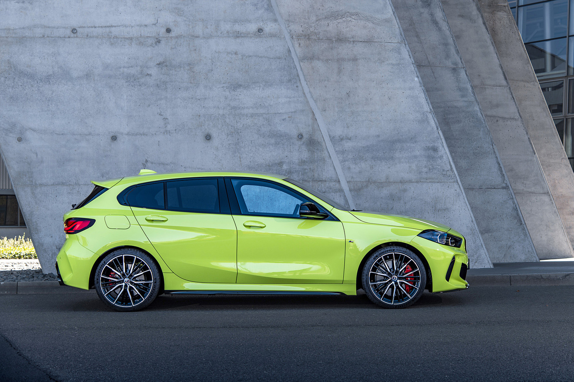 Download 2022 BMW M135i xDrive - Side HD Wallpaper 1921x1281 #38