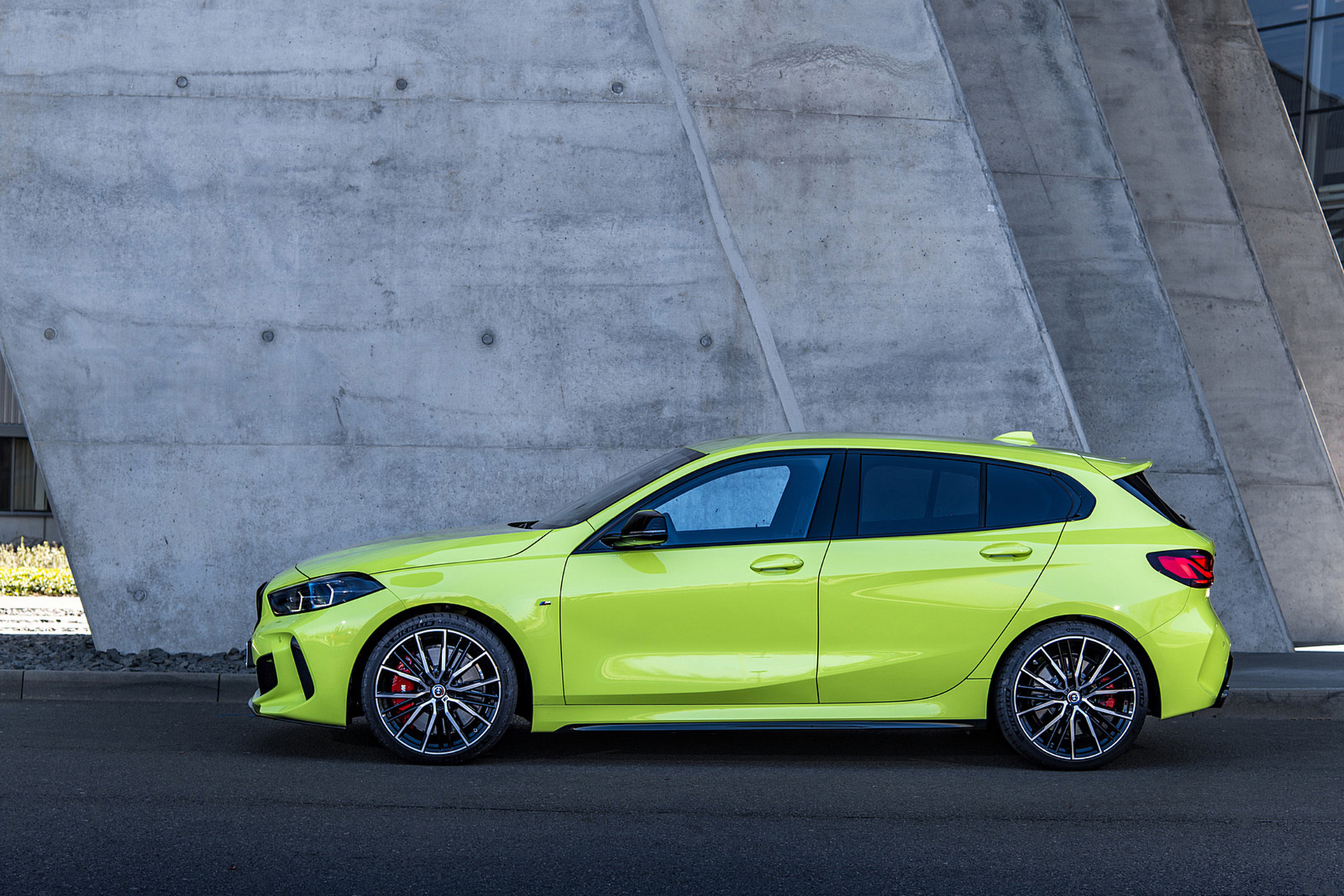 Download 2022 BMW M135i xDrive - Side HD Wallpaper 1921x1281 #39