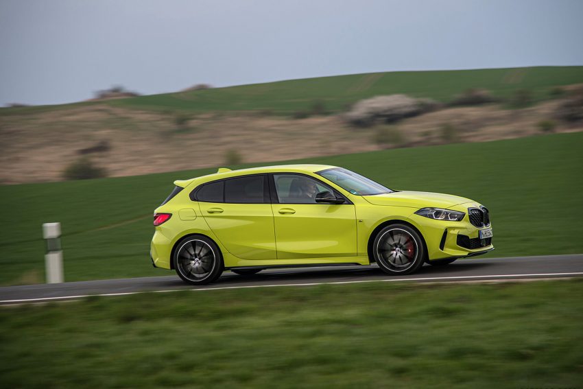 2022 BMW M135i xDrive - Side Wallpaper 850x567 #16