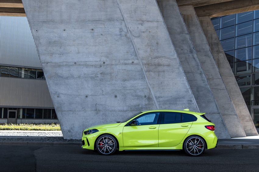 2022 BMW M135i xDrive - Side Wallpaper 850x567 #40