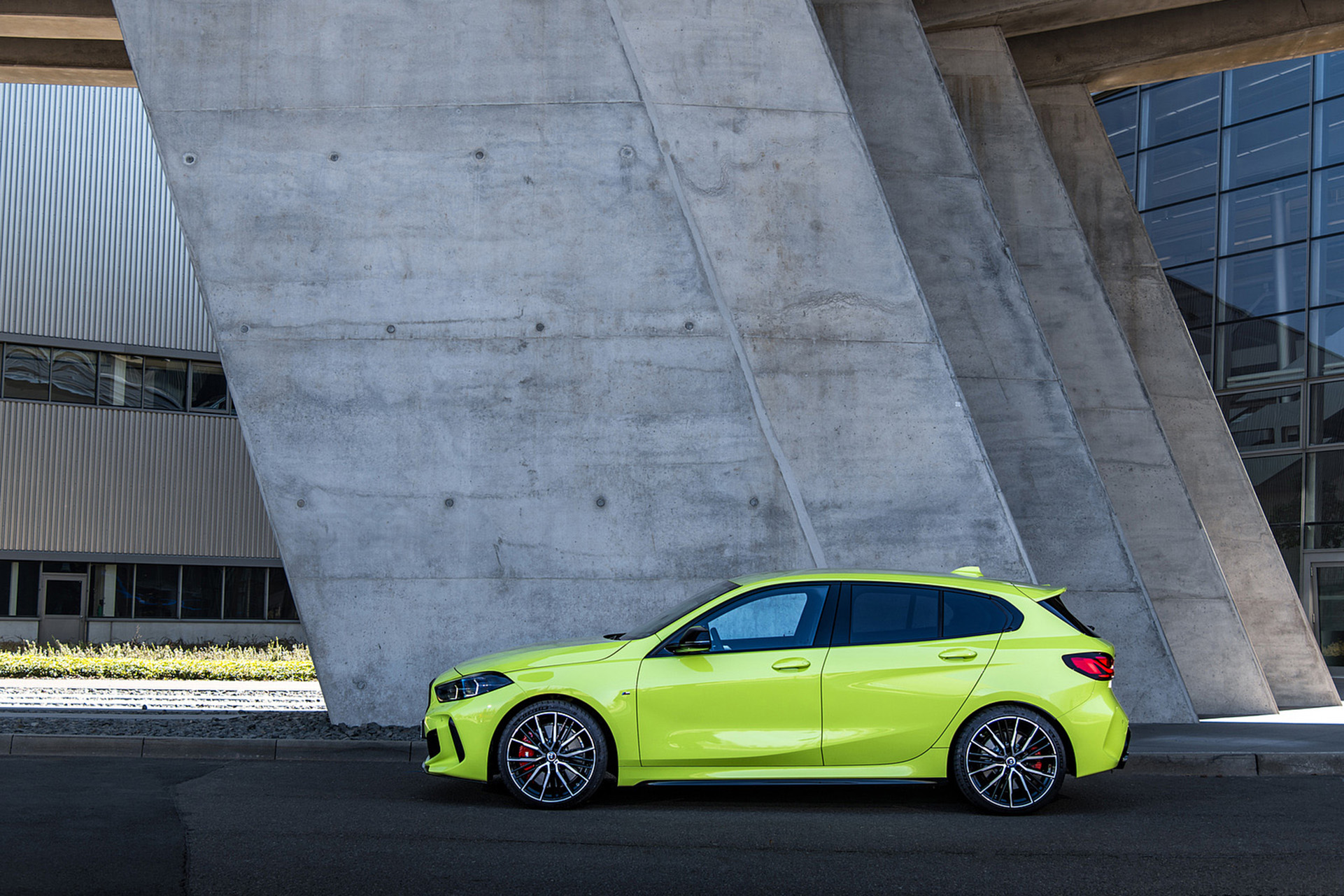 Download 2022 BMW M135i xDrive - Side HD Wallpaper 1921x1281 #40