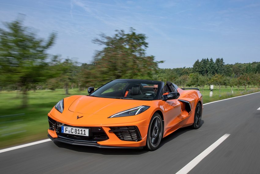 2022 Chevrolet Corvette Stingray Convertible - Front Three-Quarter Wallpaper 850x567 #1