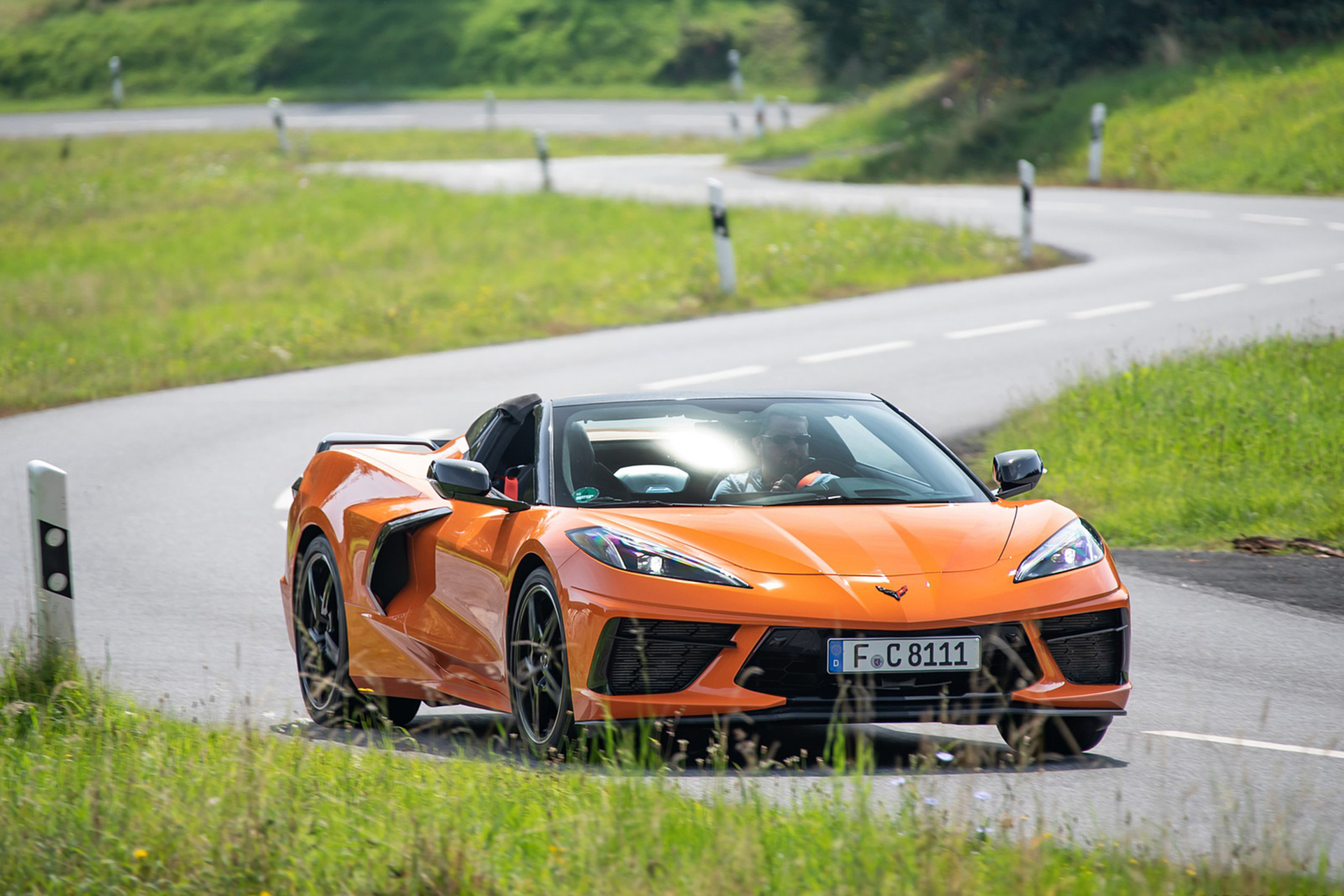 Download 2022 Chevrolet Corvette Stingray Convertible - Front HD Wallpaper 1921x1281 #2