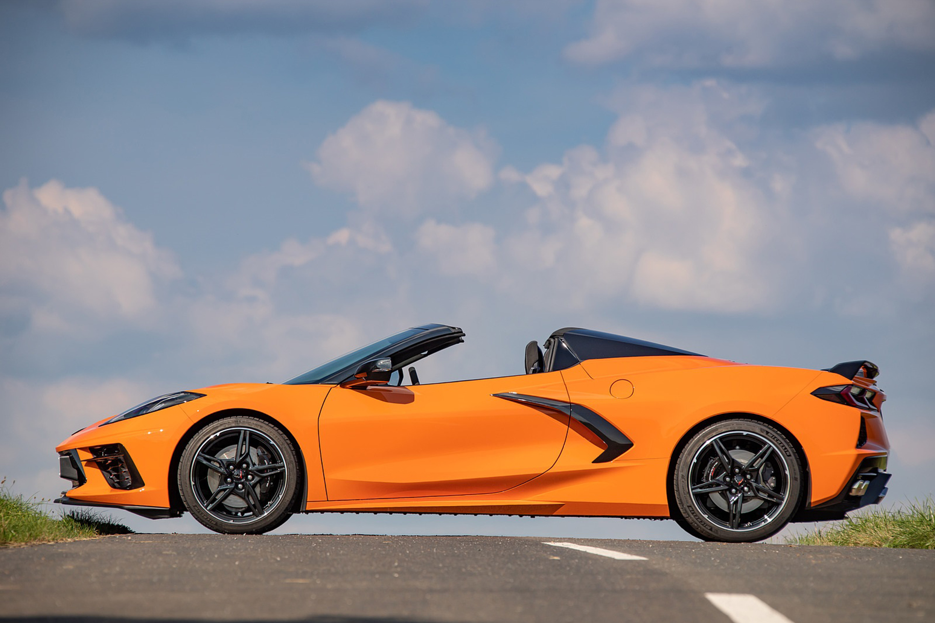 Download 2022 Chevrolet Corvette Stingray Convertible - Side HD Wallpaper 1921x1280 #24