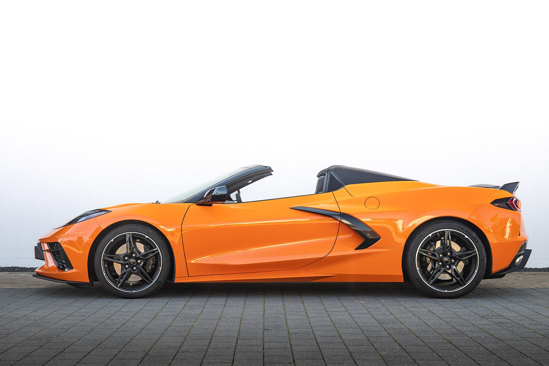 Download 2022 Chevrolet Corvette Stingray Convertible - Side HD Wallpaper 1921x1280 #31