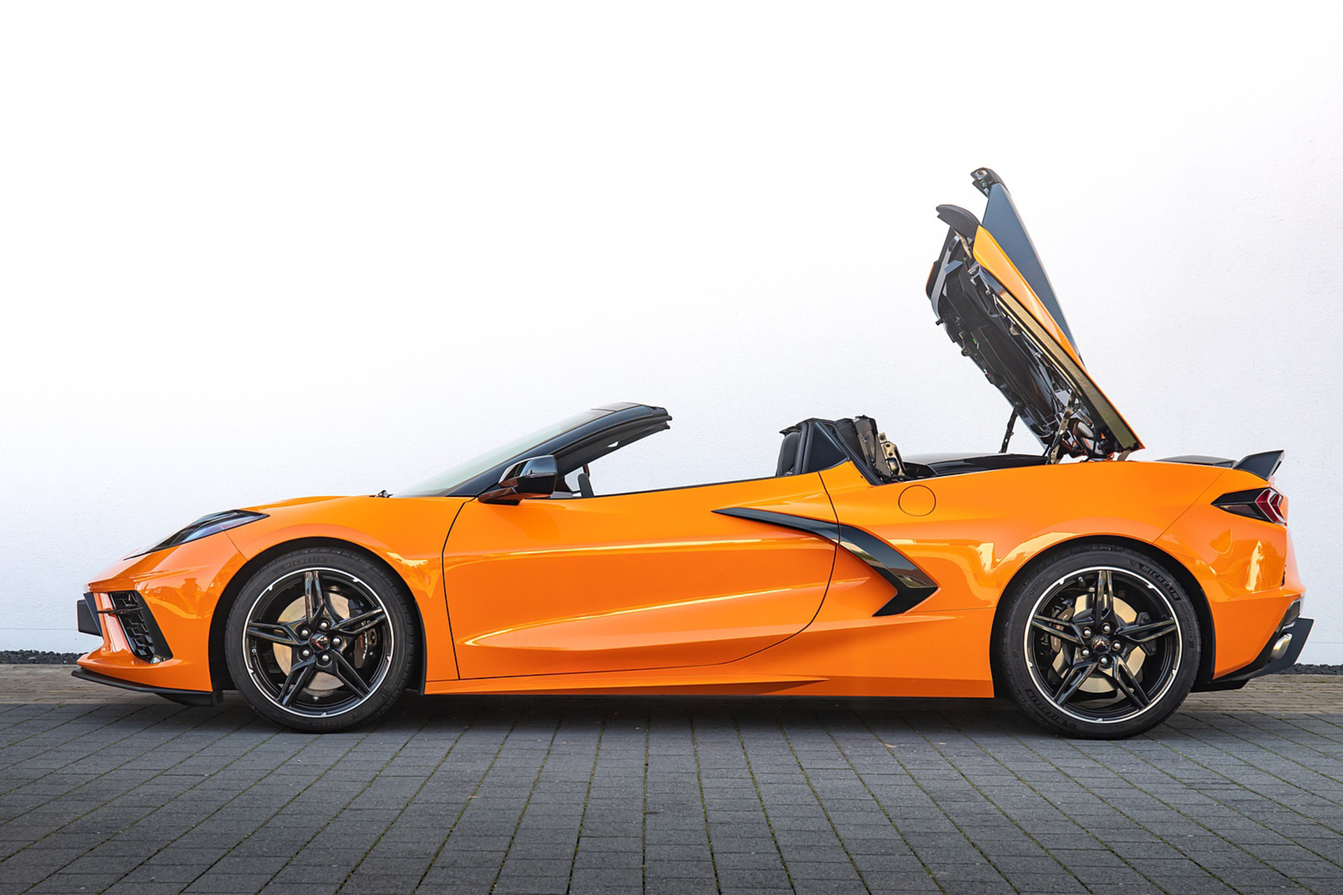 Download 2022 Chevrolet Corvette Stingray Convertible - Side HD Wallpaper 1921x1280 #26