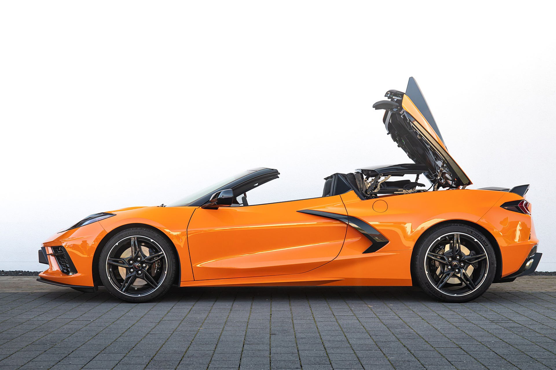 Download 2022 Chevrolet Corvette Stingray Convertible - Side HD Wallpaper 1921x1280 #30