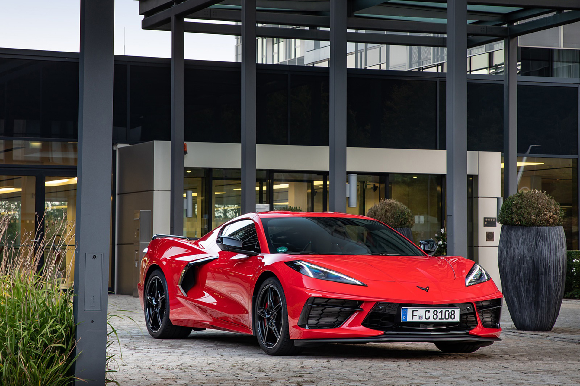 Download 2022 Chevrolet Corvette Stingray Coupe - Front Three-Quarter HD Wallpaper 1921x1281 #18