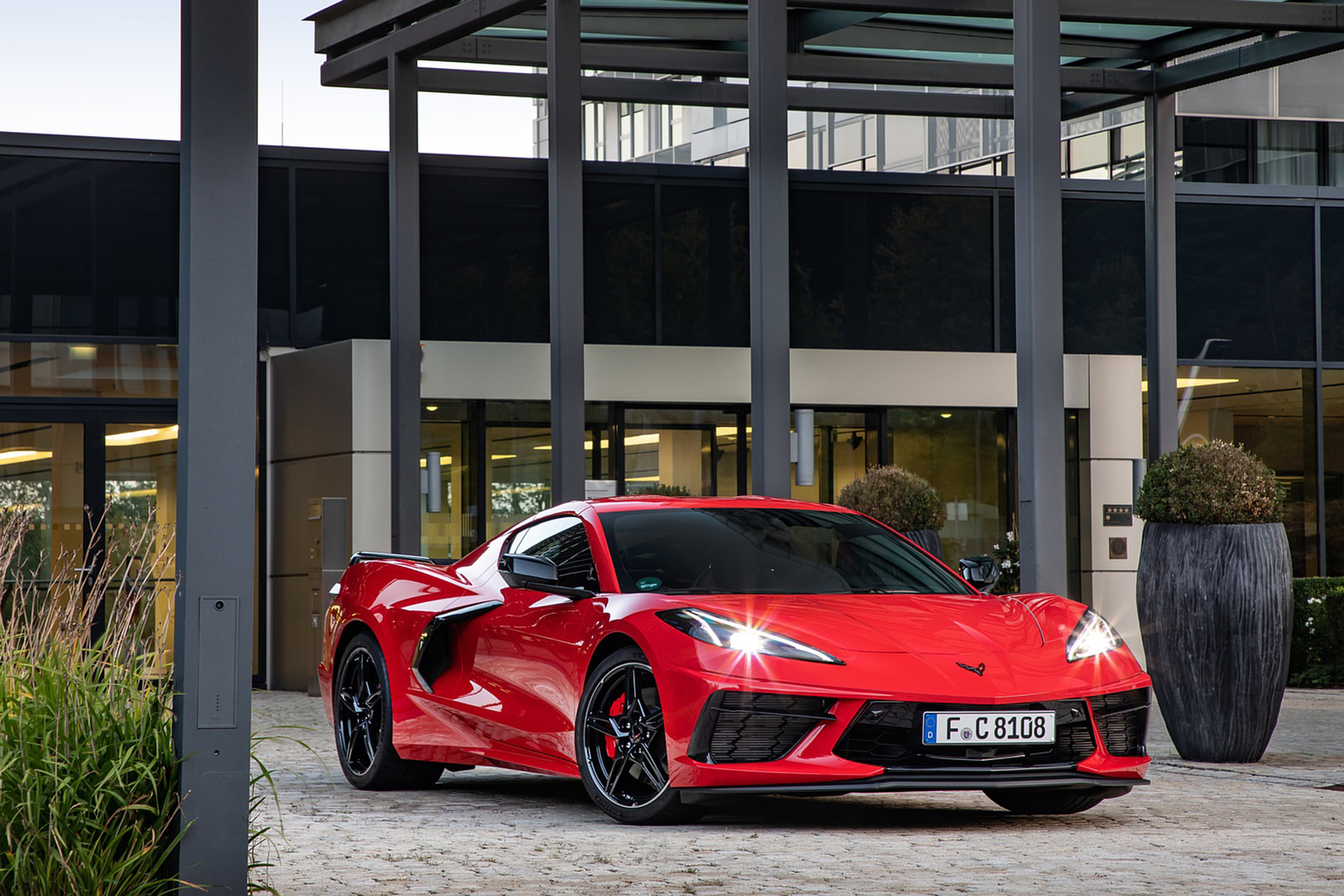 Download 2022 Chevrolet Corvette Stingray Coupe - Front Three-Quarter HD Wallpaper 1921x1281 #19