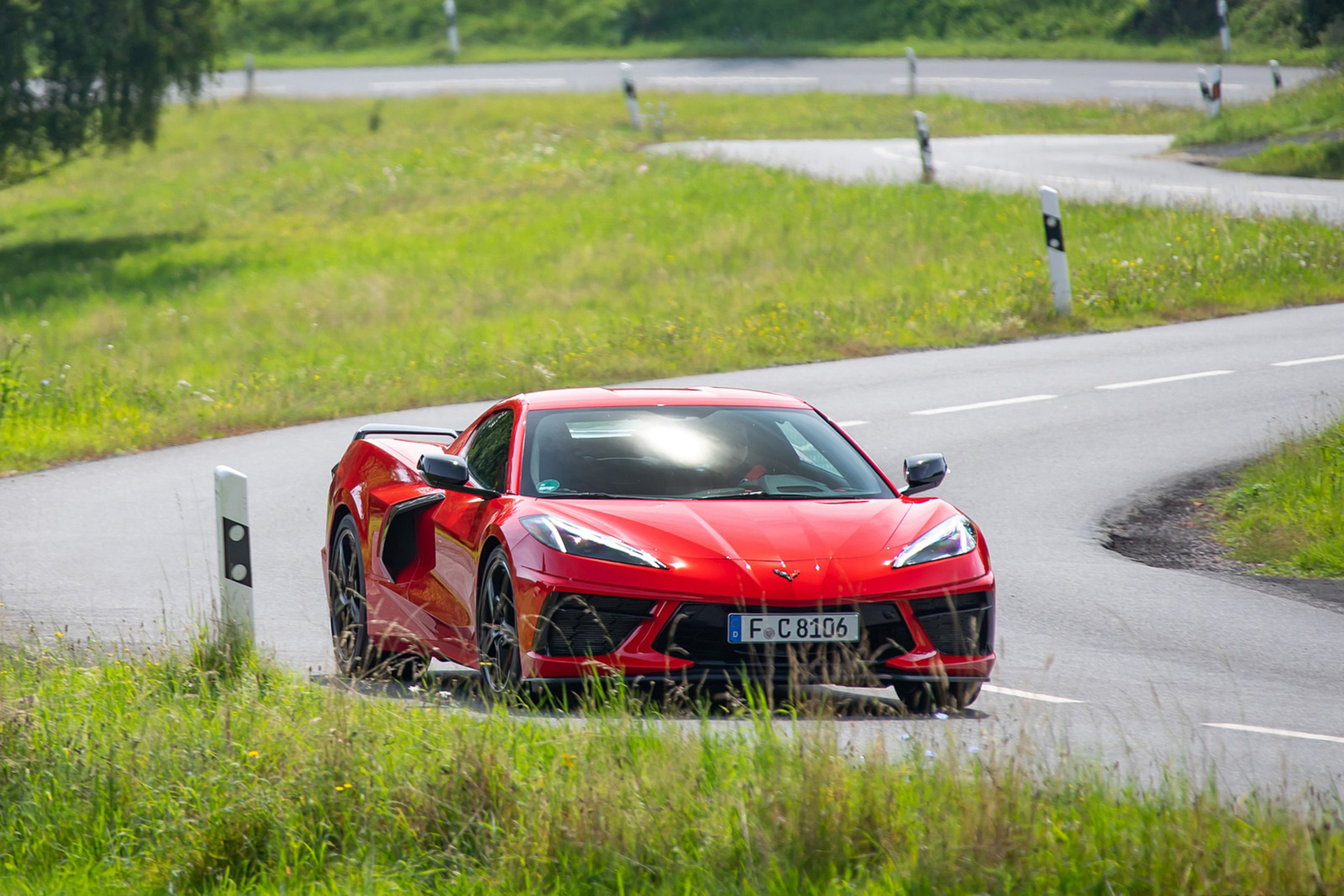Download 2022 Chevrolet Corvette Stingray Coupe - Front Three-Quarter HD Wallpaper 1921x1281 #9
