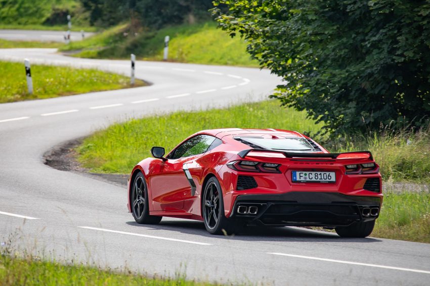 2022 Chevrolet Corvette Stingray Coupe - Rear Three-Quarter Wallpaper 850x567 #8