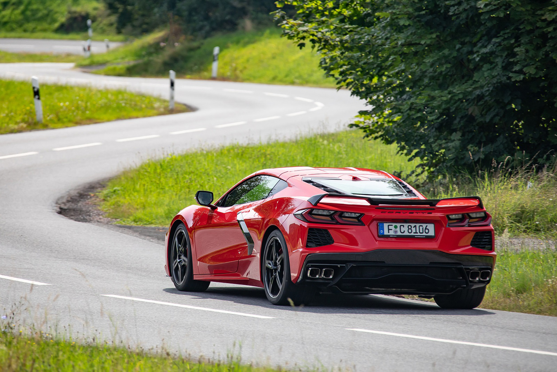 Download 2022 Chevrolet Corvette Stingray Coupe - Rear Three-Quarter HD Wallpaper 1921x1281 #8