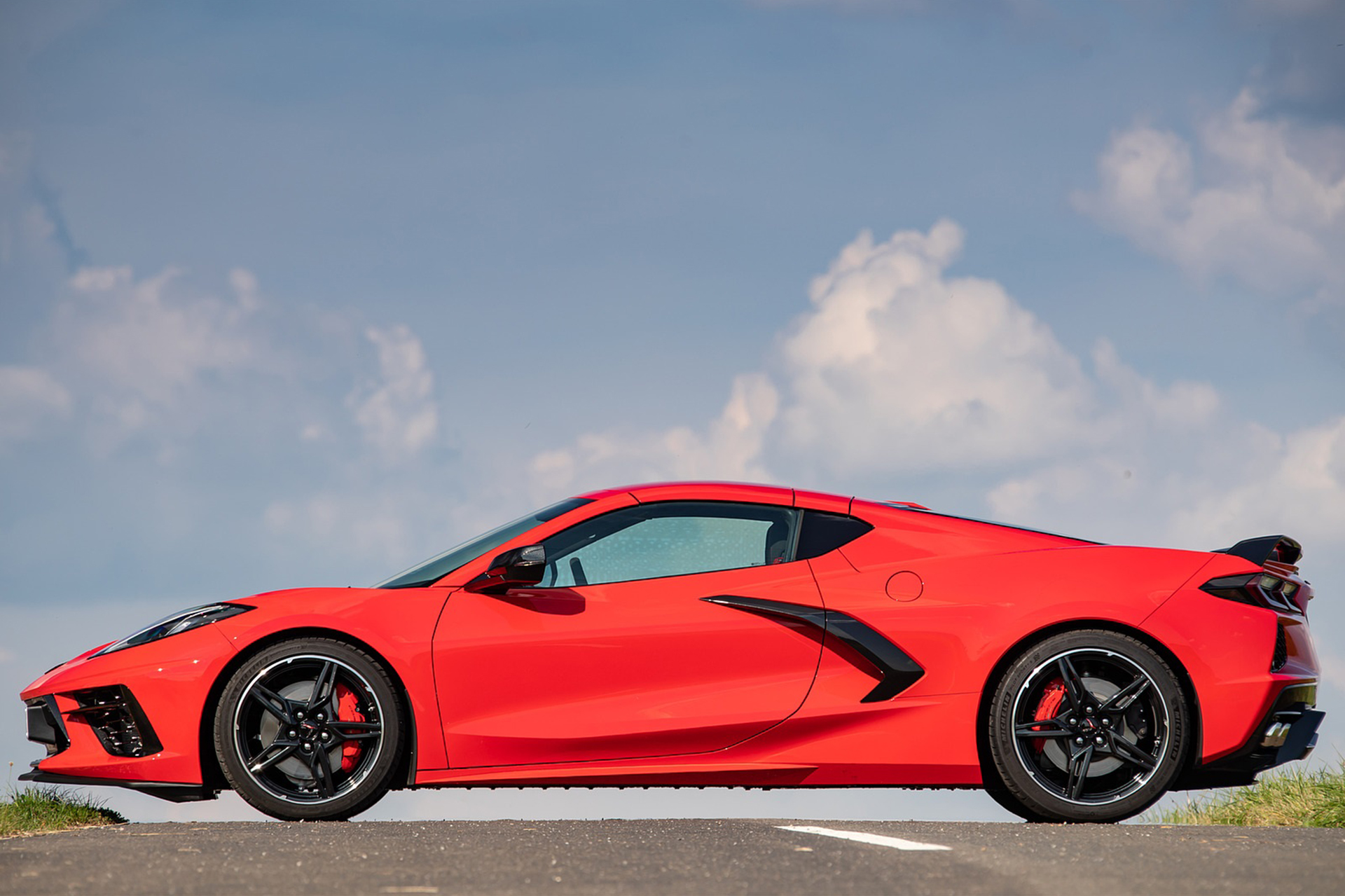 Download 2022 Chevrolet Corvette Stingray Coupe - Side HD Wallpaper 1920x1279 #28