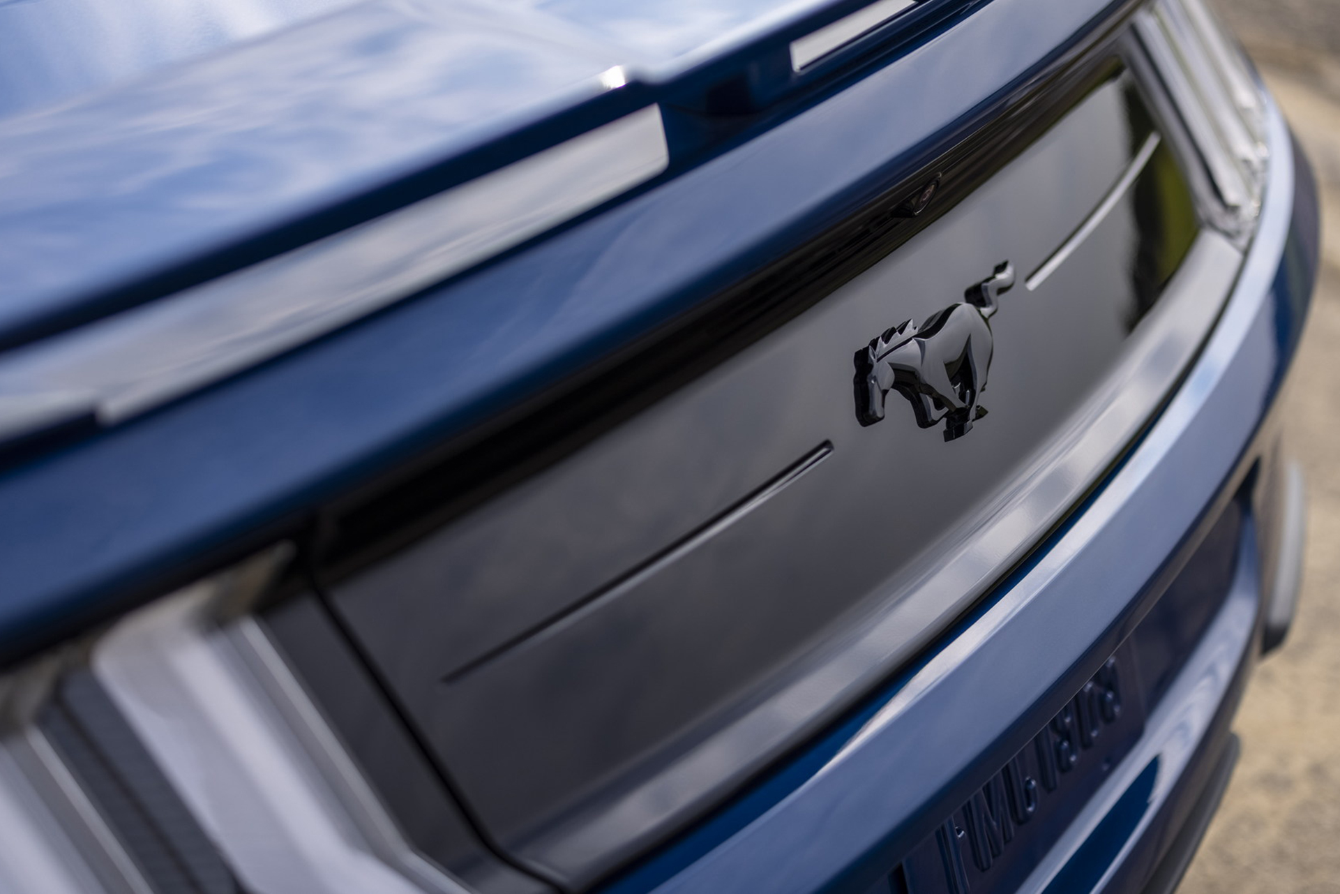 Download 2022 Ford Mustang GT Stealth Edition - Badge HD Wallpaper 1921x1281 #9