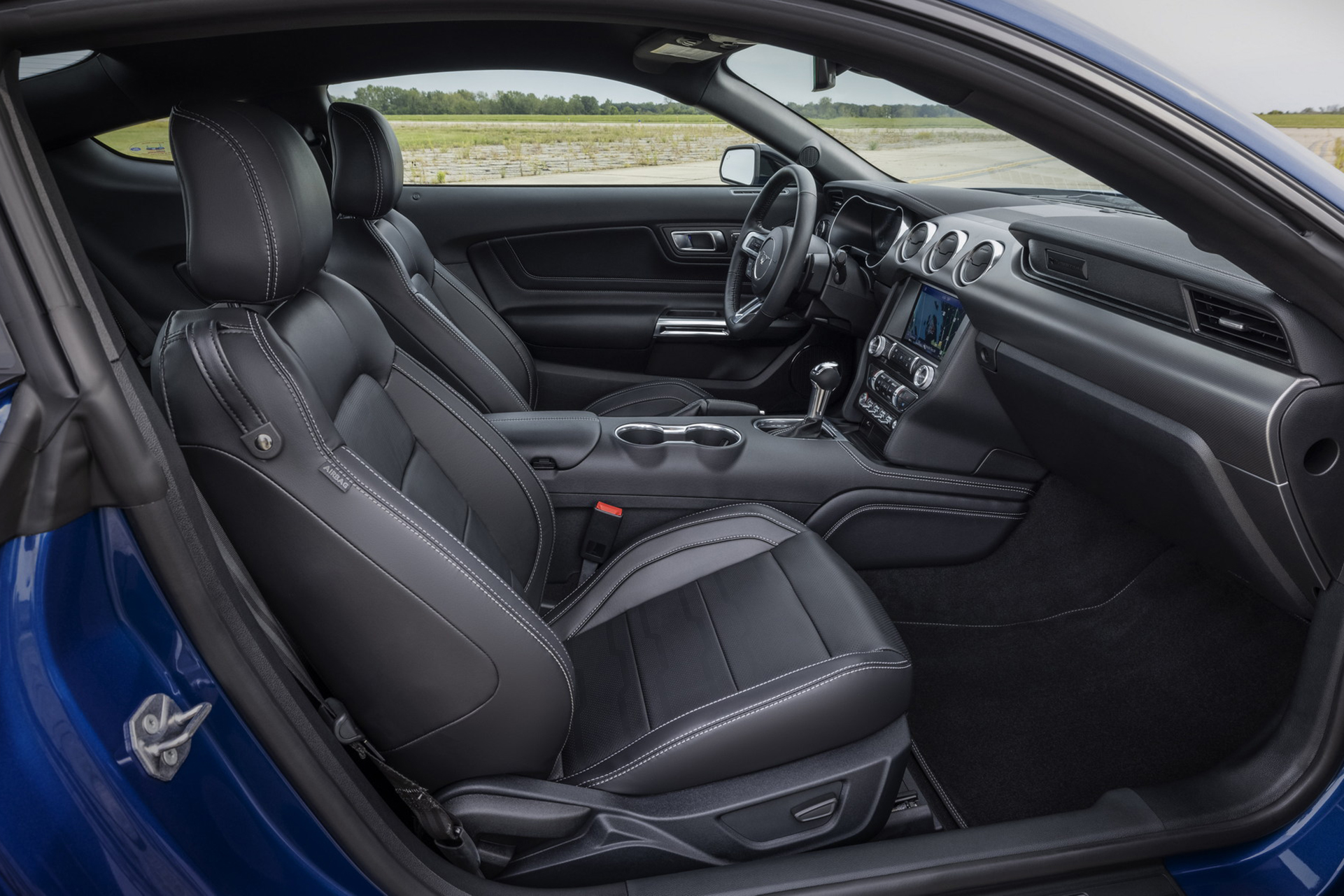 Download 2022 Ford Mustang GT Stealth Edition - Interior HD Wallpaper 1921x1281 #14