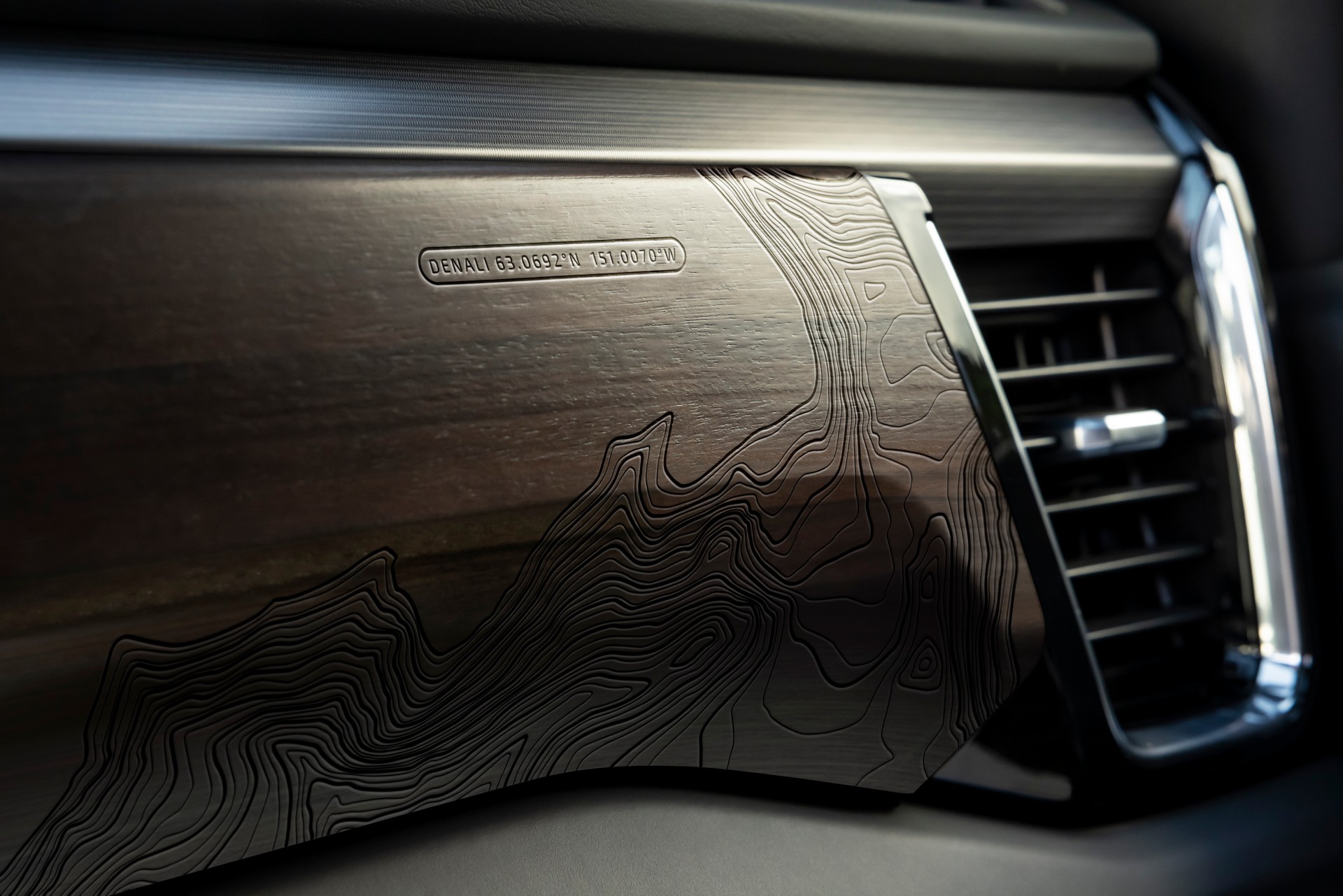 Download 2022 GMC Sierra Denali Ultimate - Interior, Detail HD Wallpaper 1920x1281 #8