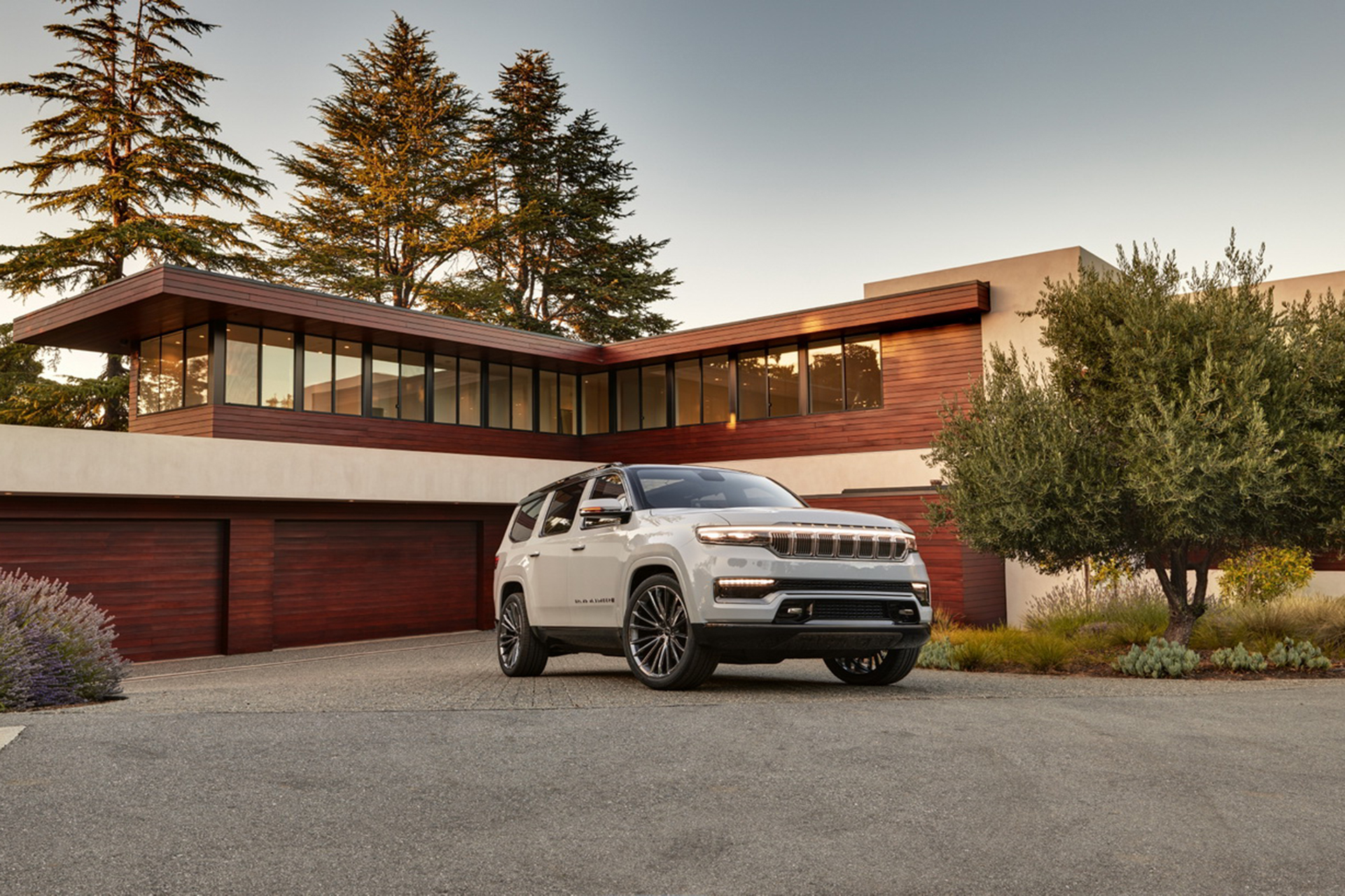 Download 2022 Jeep Grand Wagoneer Concept - Front Three-Quarter HD Wallpaper 1921x1281 #13