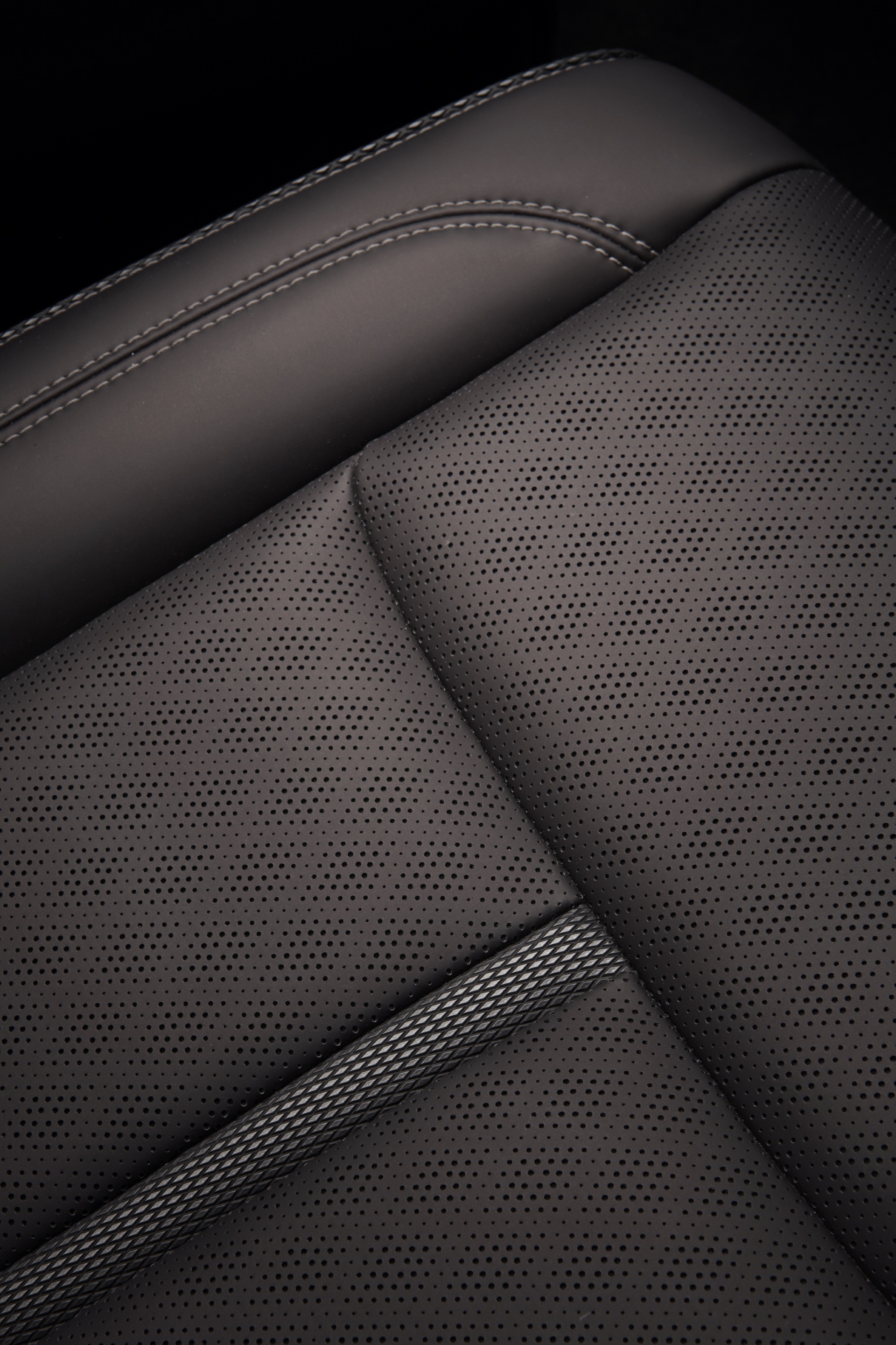 Download 2022 Jeep Grand Wagoneer Concept - Interior, Detail HD Phone Wallpaper 1920x2880 #52