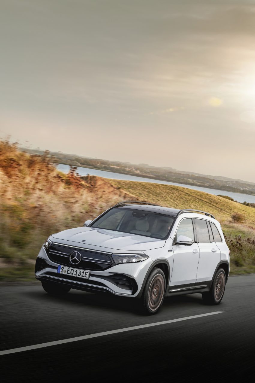 2022 Mercedes-Benz EQB 350 4Matic - Front Three-Quarter Phone Wallpaper 850x1275 #5