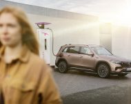 2022 Mercedes-Benz EQB 350 4Matic - Front Three-Quarter Wallpaper 190x150