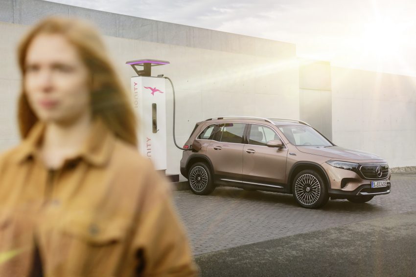 2022 Mercedes-Benz EQB 350 4Matic - Front Three-Quarter Wallpaper 850x567 #24