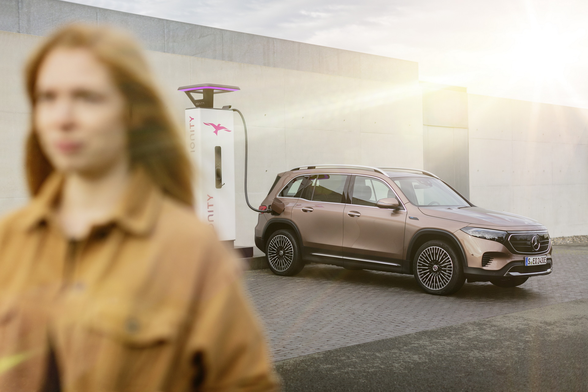 Download 2022 Mercedes-Benz EQB 350 4Matic - Front Three-Quarter HD Wallpaper 1920x1280 #24