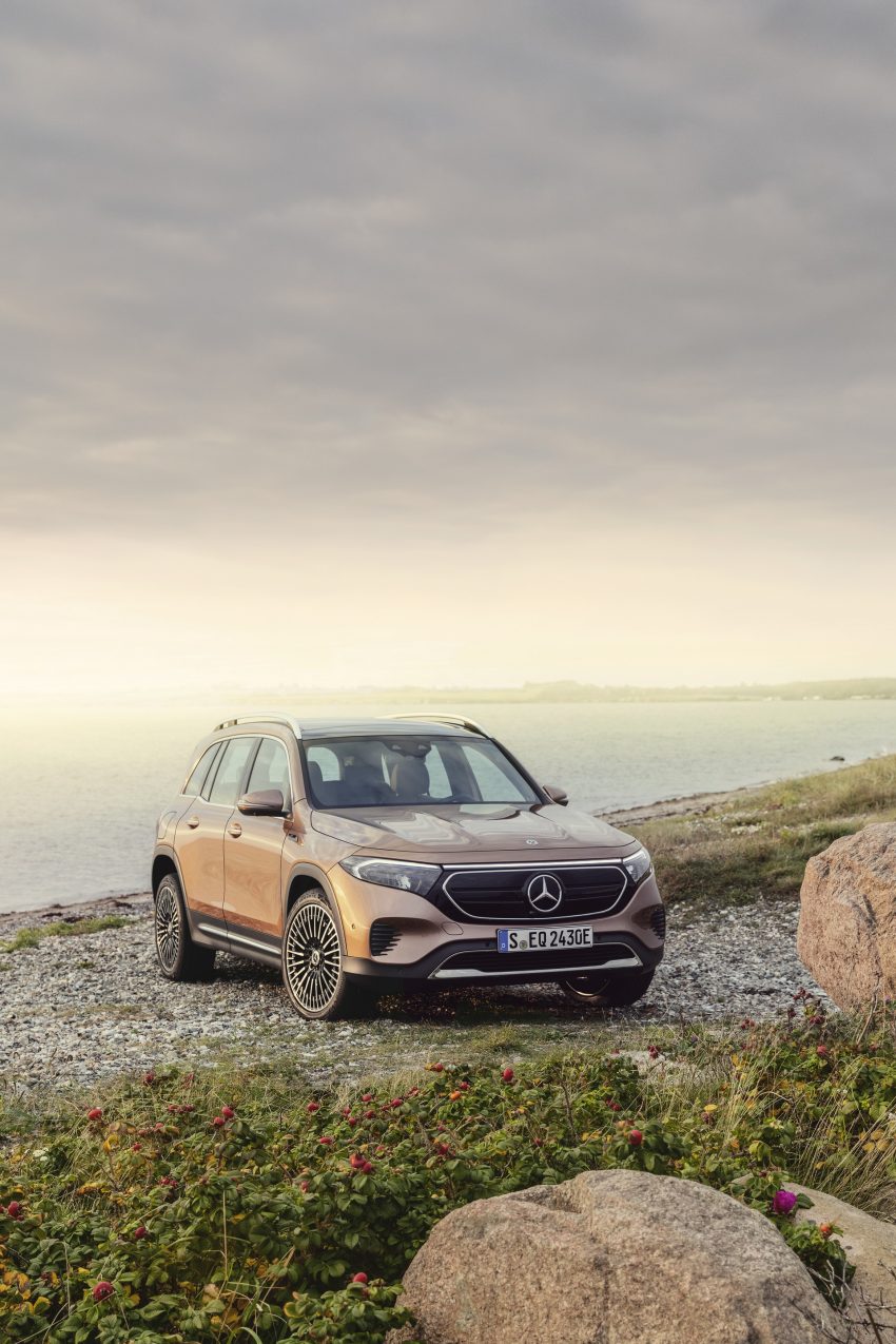 2022 Mercedes-Benz EQB 350 4Matic - Front Phone Wallpaper 850x1275 #25