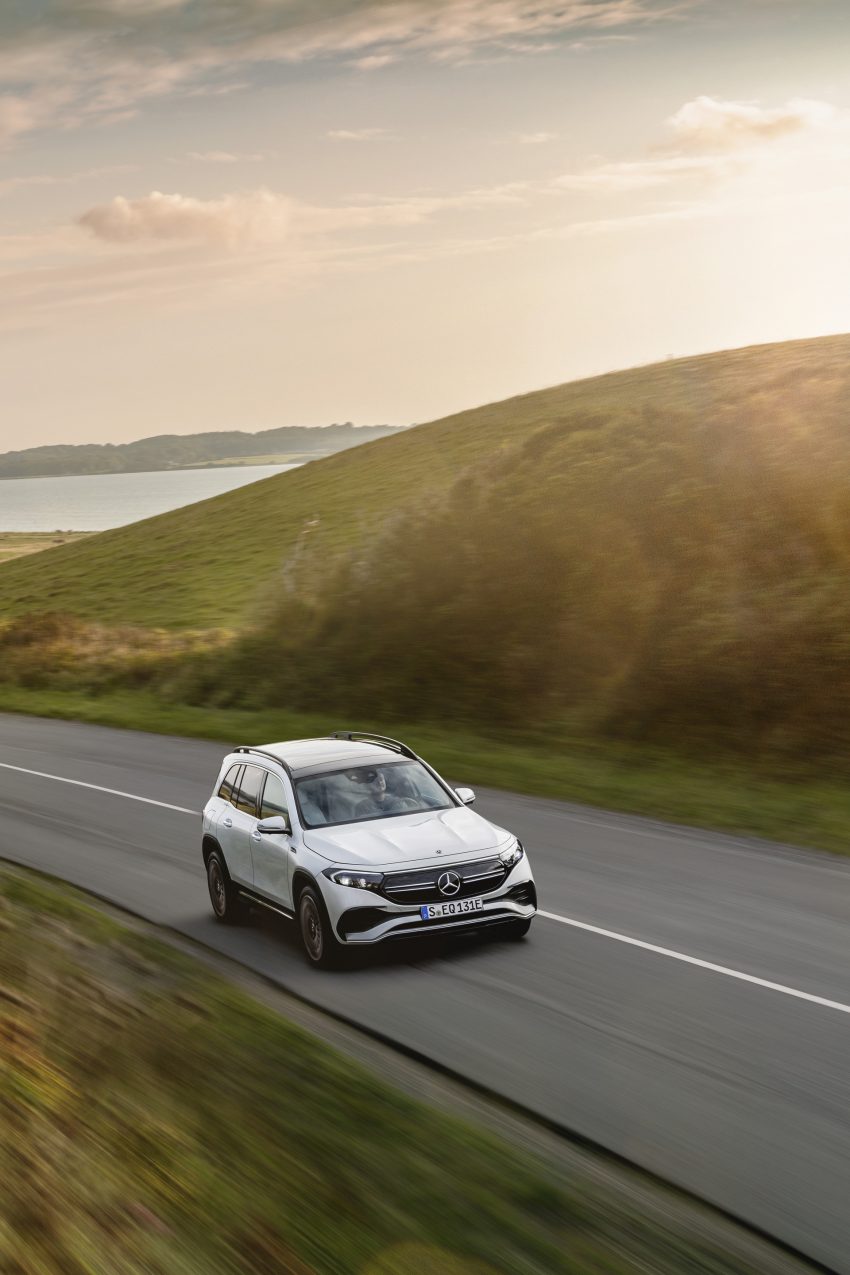 2022 Mercedes-Benz EQB 350 4Matic - Front Phone Wallpaper 850x1275 #7