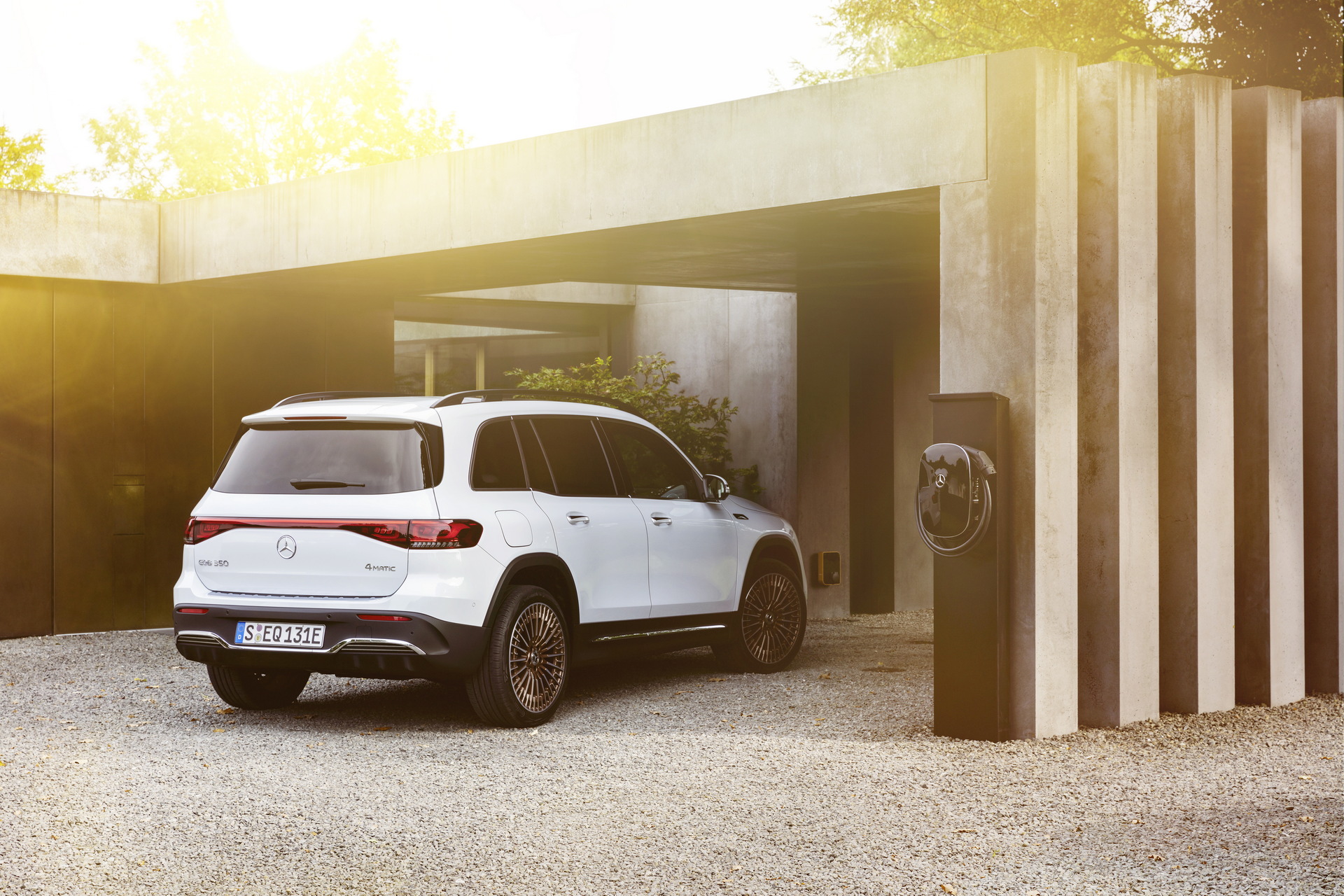 Download 2022 Mercedes-Benz EQB 350 4Matic - Rear Three-Quarter HD Wallpaper 1920x1280 #14