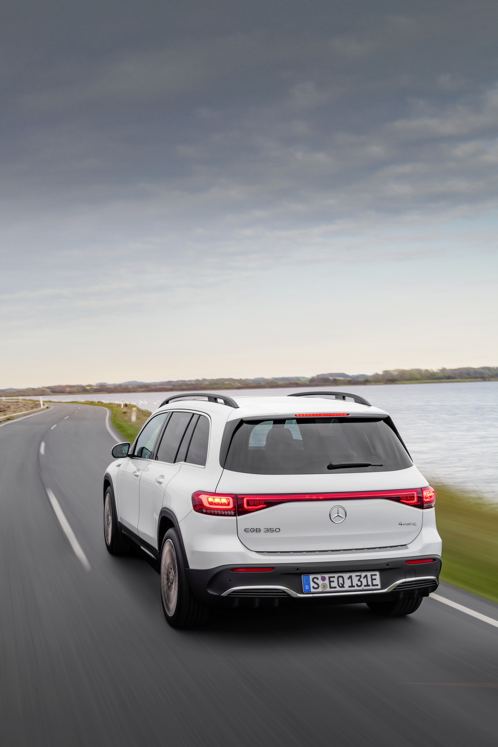 Download 2022 Mercedes-Benz EQB 350 4Matic - Rear HD Phone Wallpaper 1920x2879 #6