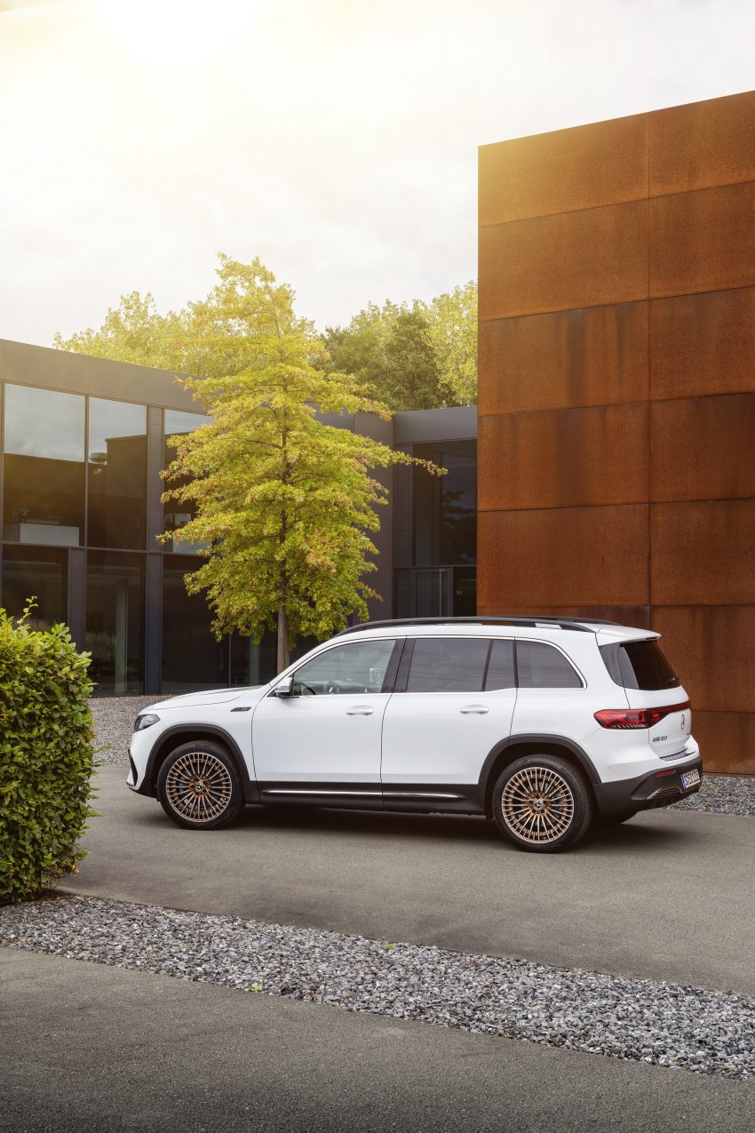 2022 Mercedes-Benz EQB 350 4Matic - Side Phone Wallpaper 850x1275 #16