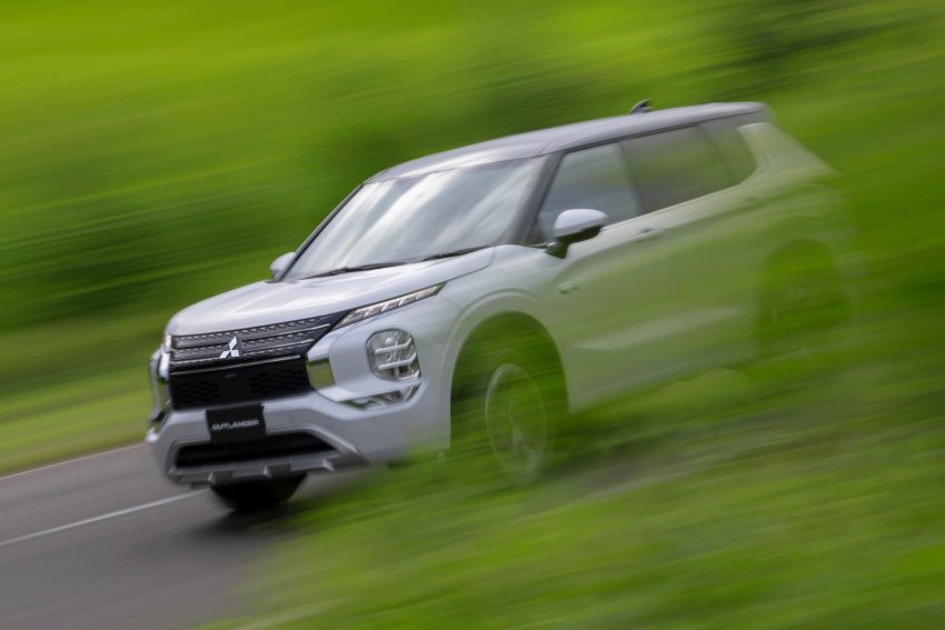 2022 Mitsubishi Outlander PHEV - Front Three-Quarter Wallpaper 850x567 #1