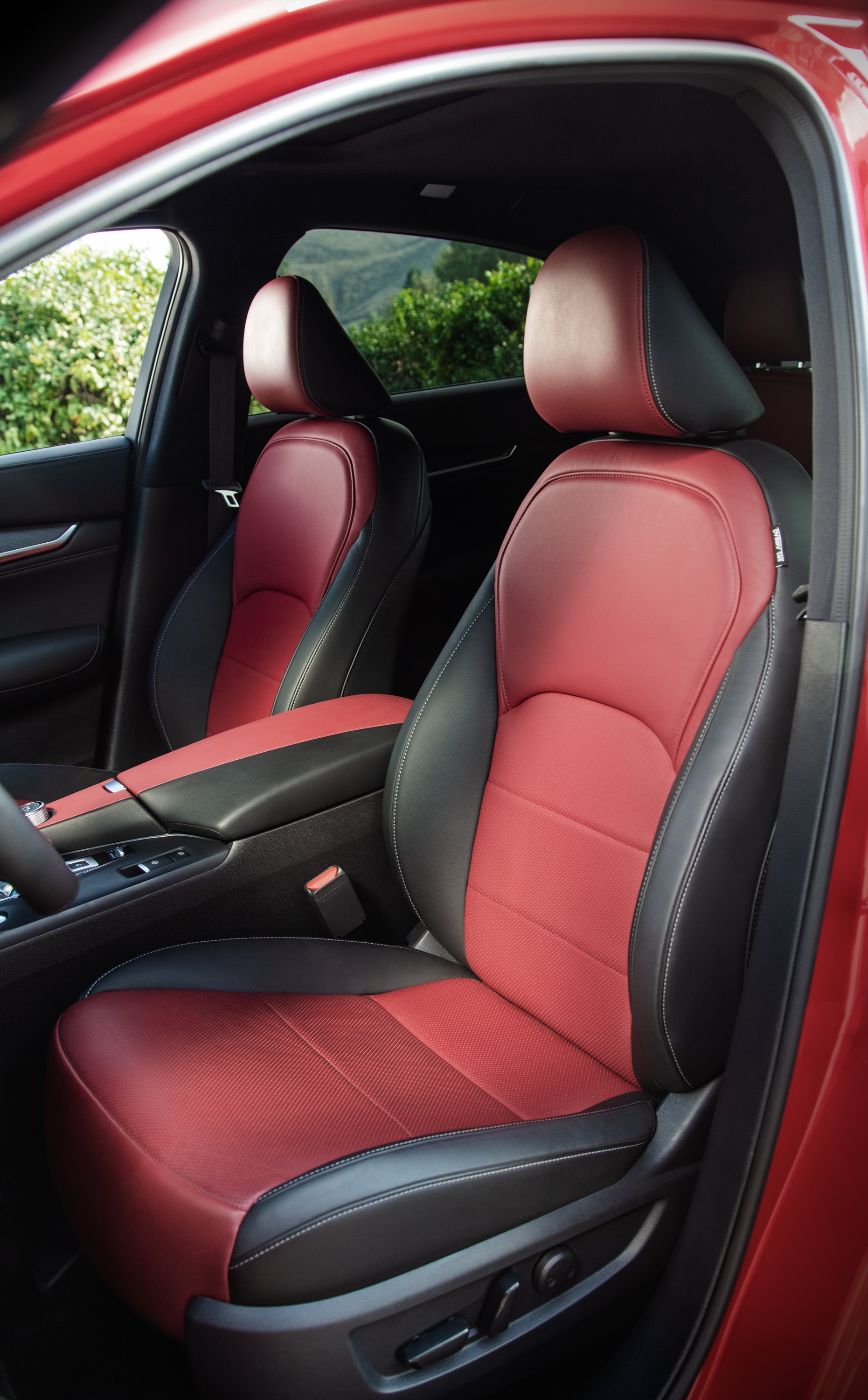 Download 2022 Infiniti QX55 - Interior, Front Seats HD Phone Wallpaper 1861x3000 #49