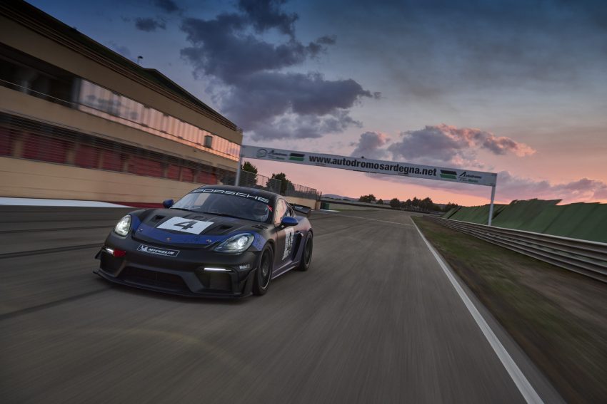 2022 Porsche 718 Cayman GT4 RS Clubsport - Front Three-Quarter Wallpaper 850x567 #10