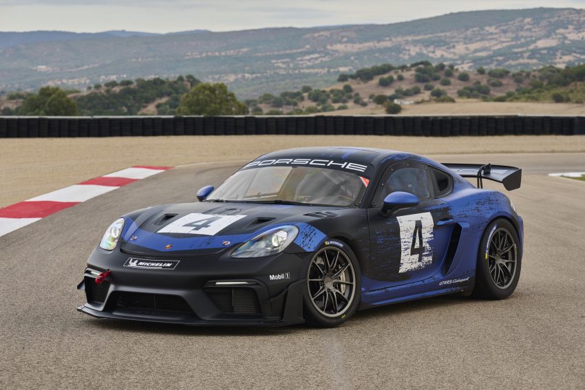 2022 Porsche 718 Cayman GT4 RS Clubsport - Front Three-Quarter Wallpaper 850x567 #16
