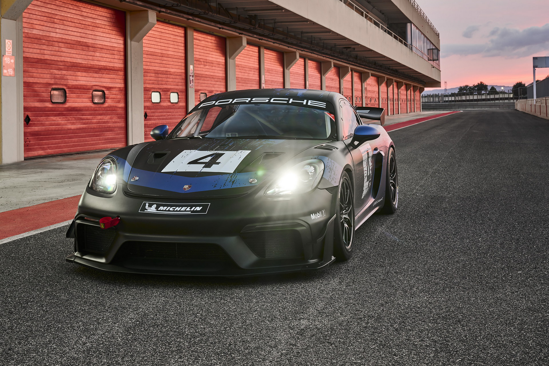 Download 2022 Porsche 718 Cayman GT4 RS Clubsport - Front HD Wallpaper 1920x1280 #12