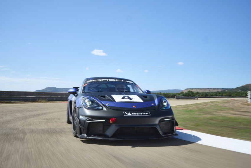 2022 Porsche 718 Cayman GT4 RS Clubsport - Front Wallpaper 850x567 #5