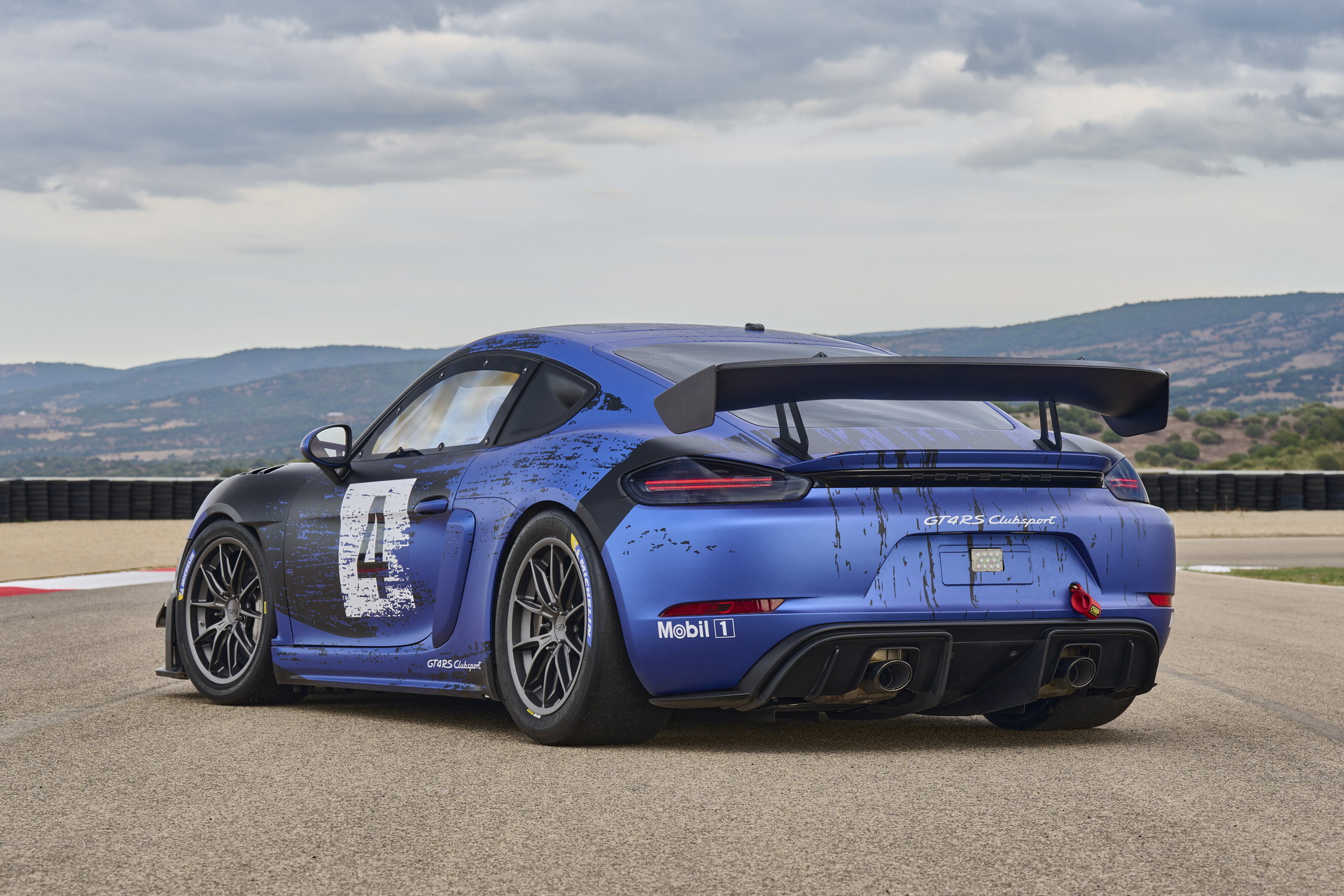Download 2022 Porsche 718 Cayman GT4 RS Clubsport - Rear Three-Quarter HD Wallpaper 1920x1280 #17