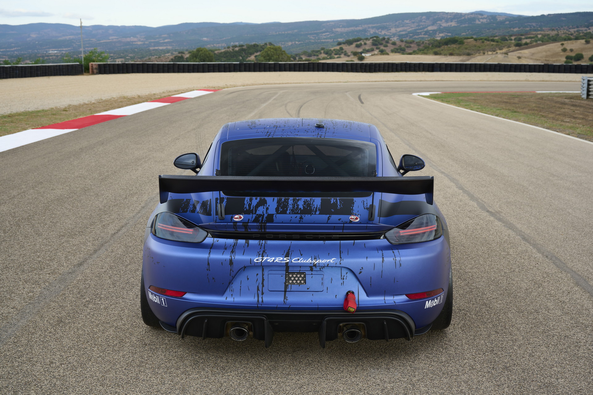 Download 2022 Porsche 718 Cayman GT4 RS Clubsport - Rear HD Wallpaper 1920x1280 #18