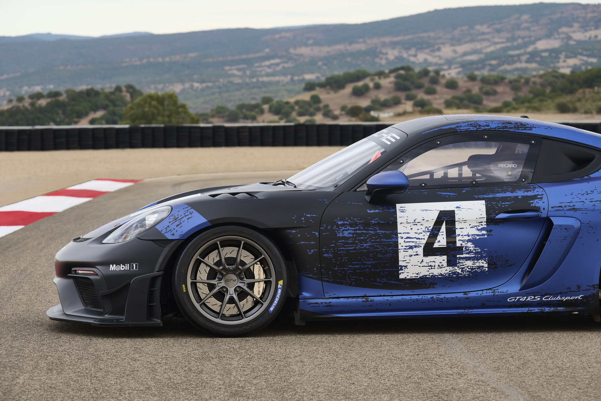 Download 2022 Porsche 718 Cayman GT4 RS Clubsport - Side HD Wallpaper 1920x1280 #20